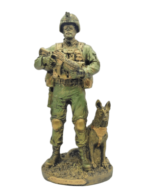 Figura De Militar Con Perro Adiestrado 28cm